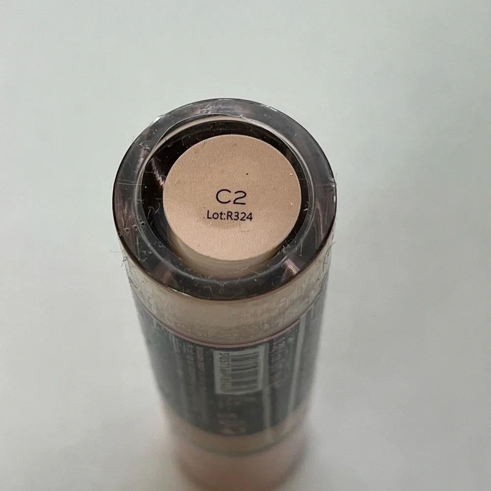 Makeup Revolution 💚 Conceal & Define -C2 NIP